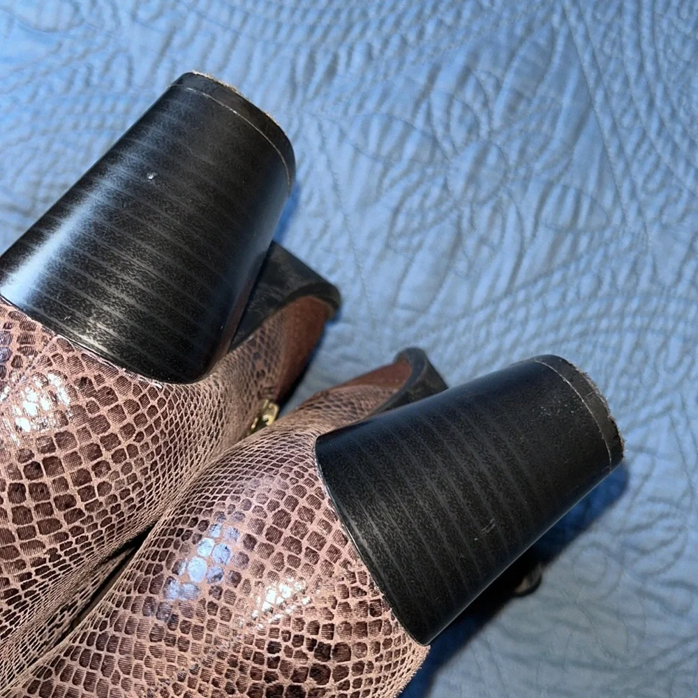 VIONIC‎ Anne Suede Ankle Boots. Size 9.5